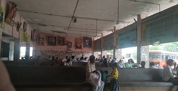 mangalurpir depo waiting stand